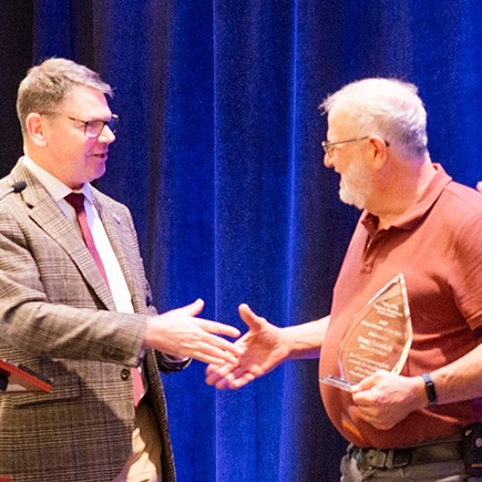 Virginia grape grower Doug Fabbioli shaking hands with Secretary Lohr as he received the 2024 VVA Grape Grower of the Year award.